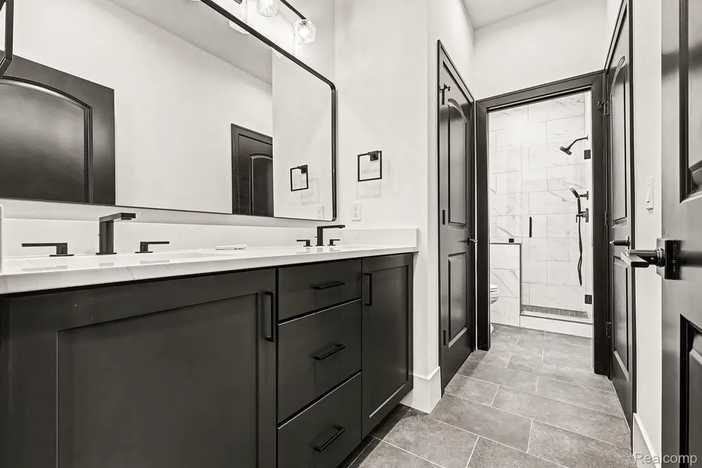 13268 Cousins Court Washington Township MI 48094