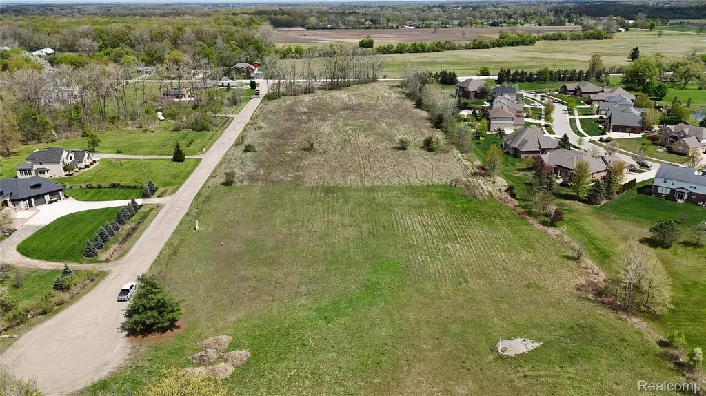 13268 Cousins Court Washington Township MI 48094