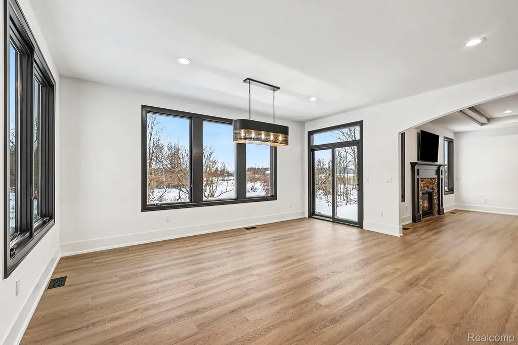 13268 Cousins Court Washington Township MI 48094
