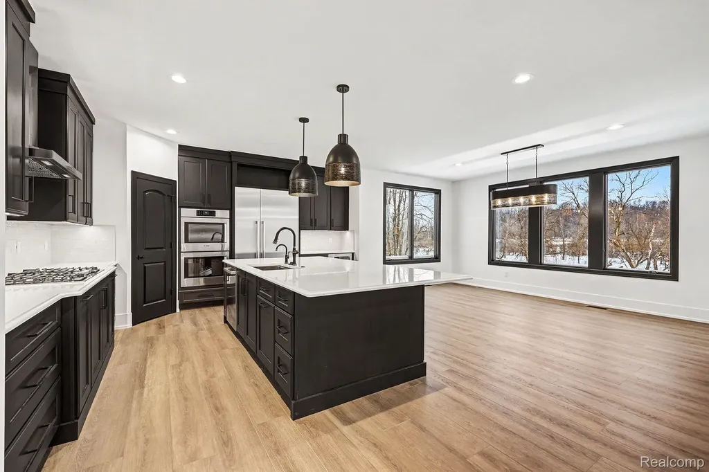 13268 Cousins Court Washington Township MI 48094
