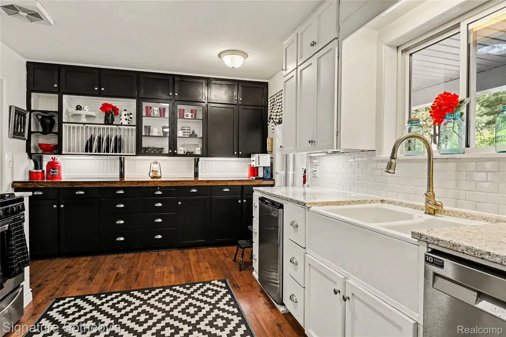 610 W Ellis Avenue Belding City MI 48809