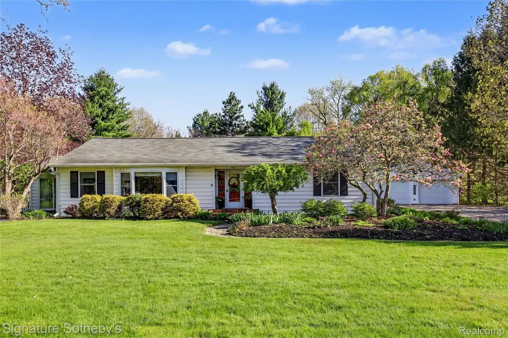 610 W Ellis Avenue Belding City MI 48809