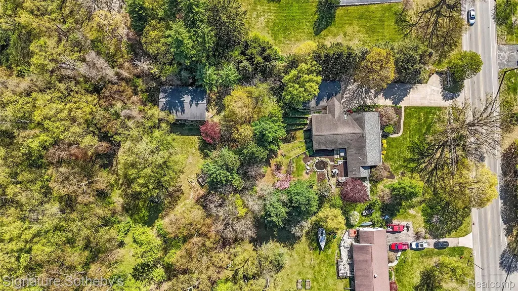 610 W Ellis Avenue Belding City MI 48809