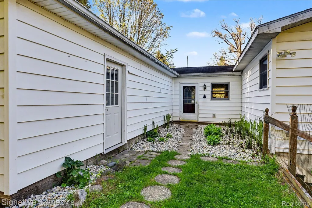 610 W Ellis Avenue Belding City MI 48809