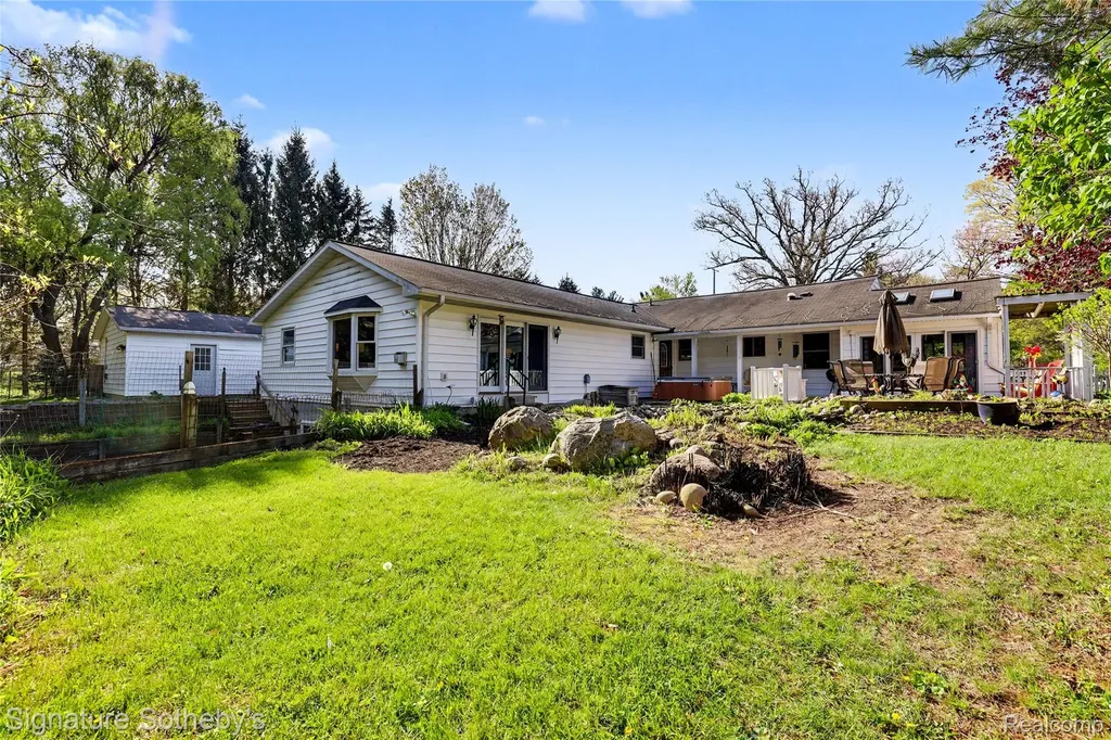 610 W Ellis Avenue Belding City MI 48809