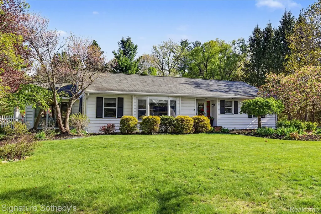610 W Ellis Avenue Belding City MI 48809