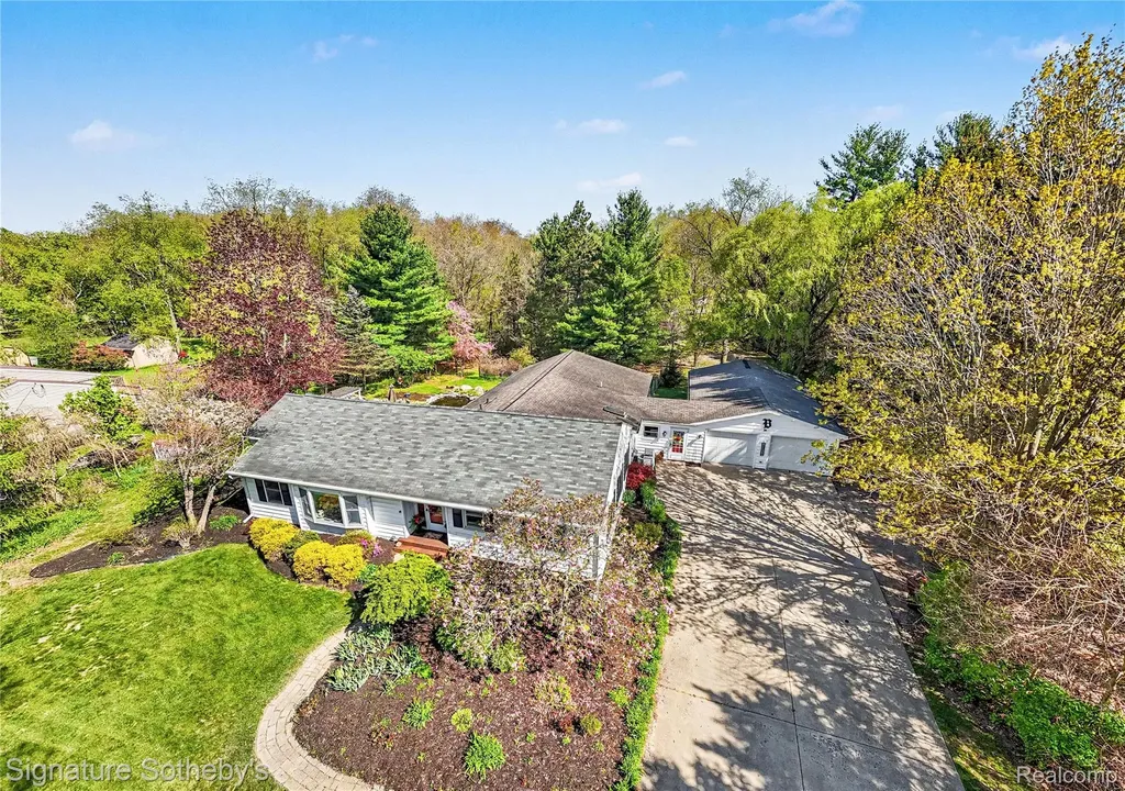 610 W Ellis Avenue Belding City MI 48809