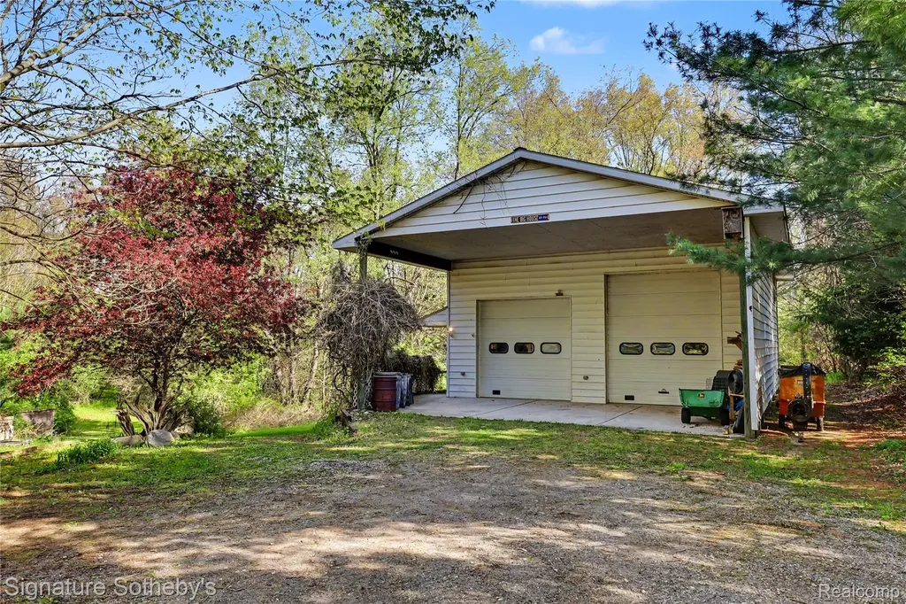 610 W Ellis Avenue Belding City MI 48809