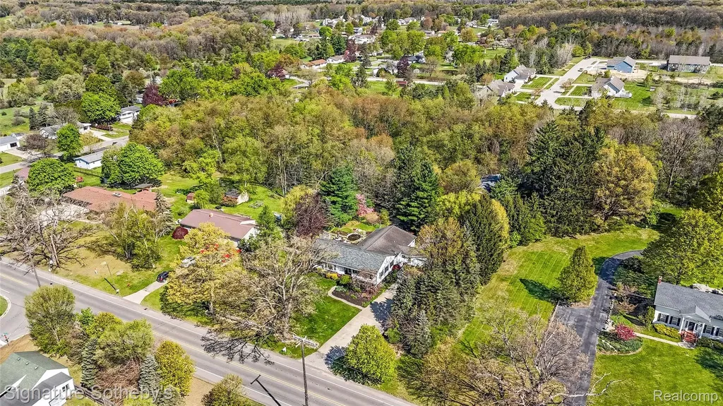 610 W Ellis Avenue Belding City MI 48809