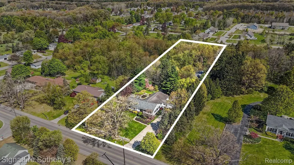 610 W Ellis Avenue Belding City MI 48809