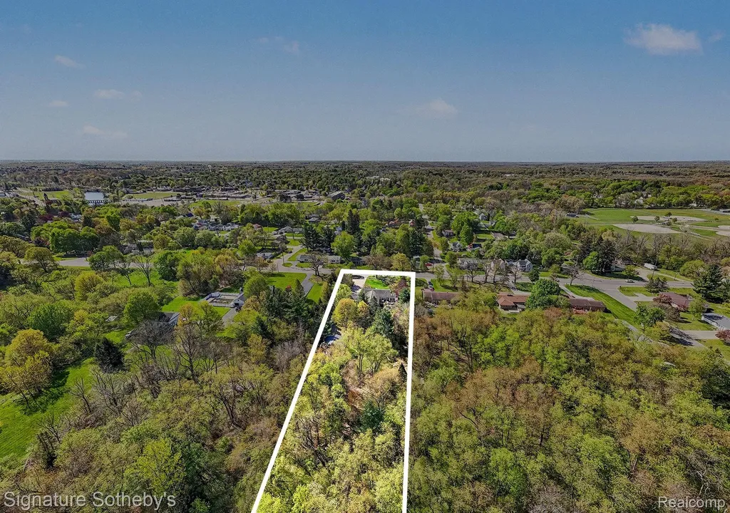 610 W Ellis Avenue Belding City MI 48809