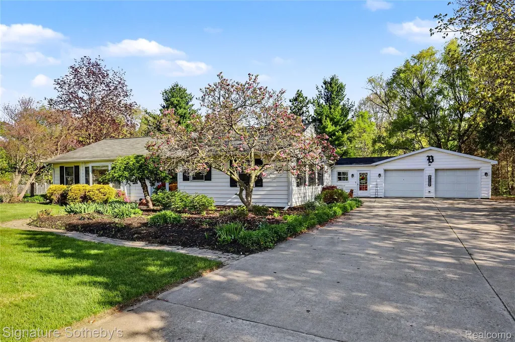 610 W Ellis Avenue Belding City MI 48809