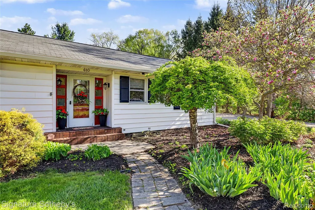 610 W Ellis Avenue Belding City MI 48809