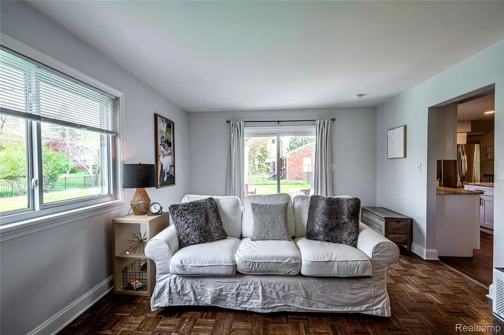 16956 Lauderdale Avenue Beverly Hills Village MI 48025
