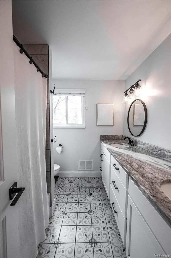 16956 Lauderdale Avenue Beverly Hills Village MI 48025
