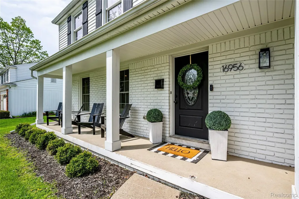 16956 Lauderdale Avenue Beverly Hills Village MI 48025