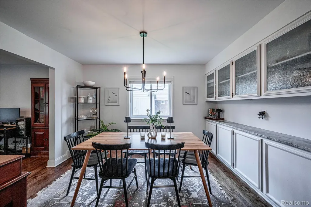 16956 Lauderdale Avenue Beverly Hills Village MI 48025