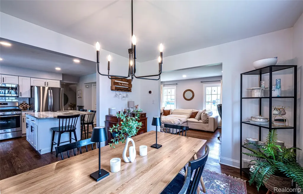 16956 Lauderdale Avenue Beverly Hills Village MI 48025
