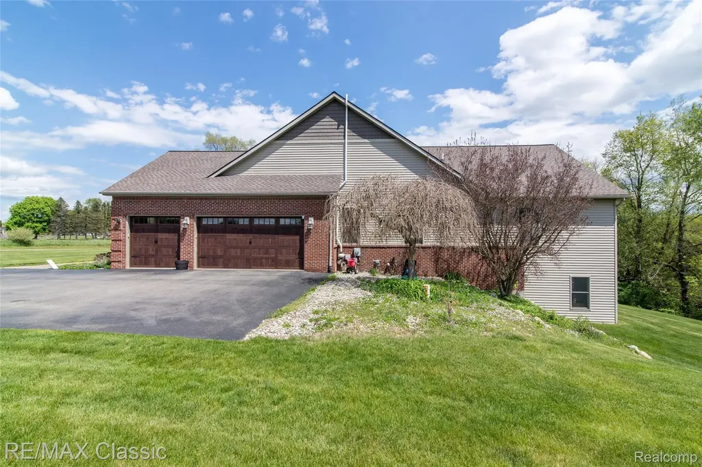 4144 Meadow Hills Drive Hamburg Township MI 48169
