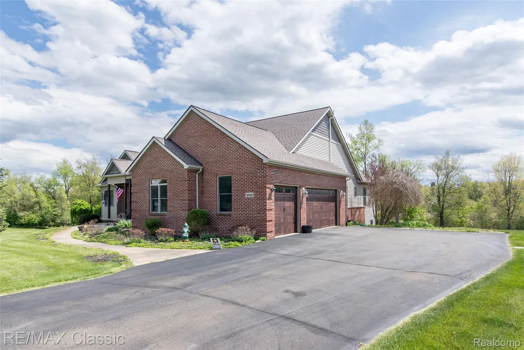 4144 Meadow Hills Drive Hamburg Township MI 48169