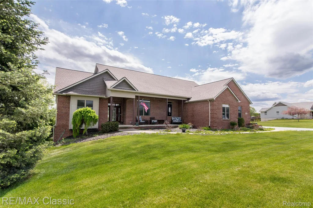 4144 Meadow Hills Drive Hamburg Township MI 48169