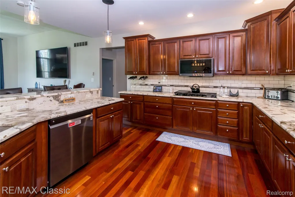 4144 Meadow Hills Drive Hamburg Township MI 48169