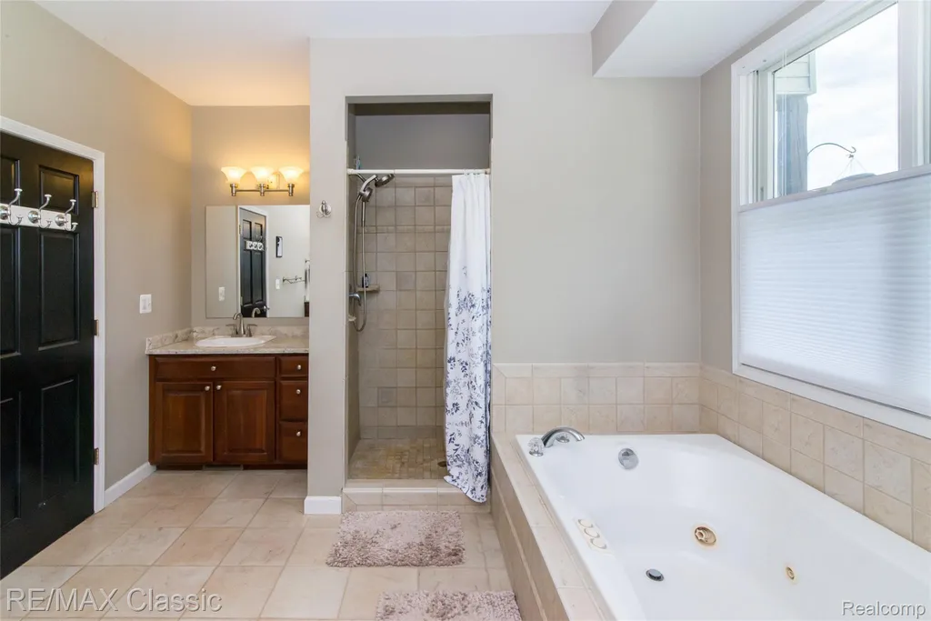 4144 Meadow Hills Drive Hamburg Township MI 48169