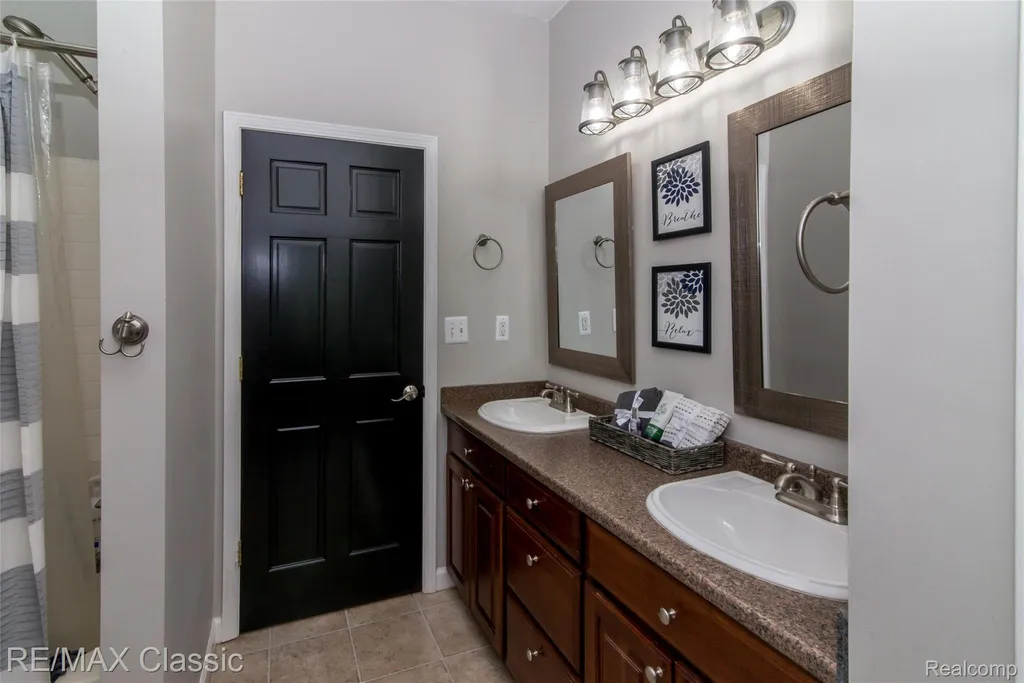 4144 Meadow Hills Drive Hamburg Township MI 48169