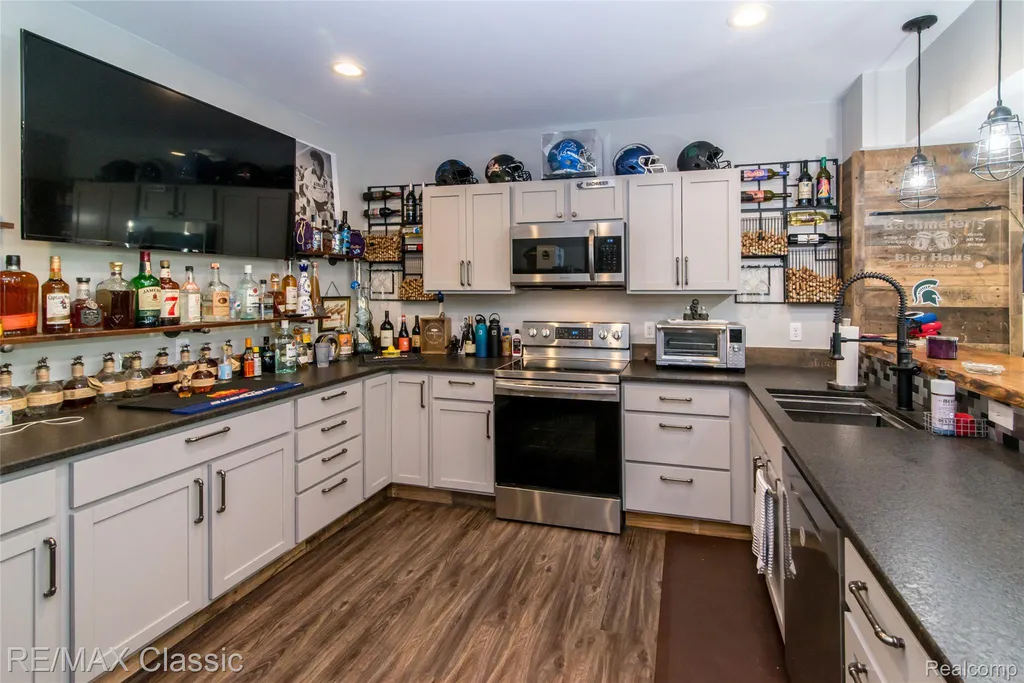 4144 Meadow Hills Drive Hamburg Township MI 48169