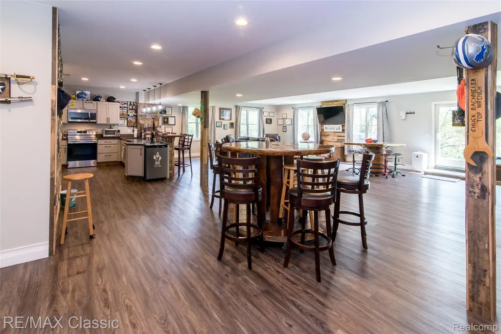 4144 Meadow Hills Drive Hamburg Township MI 48169