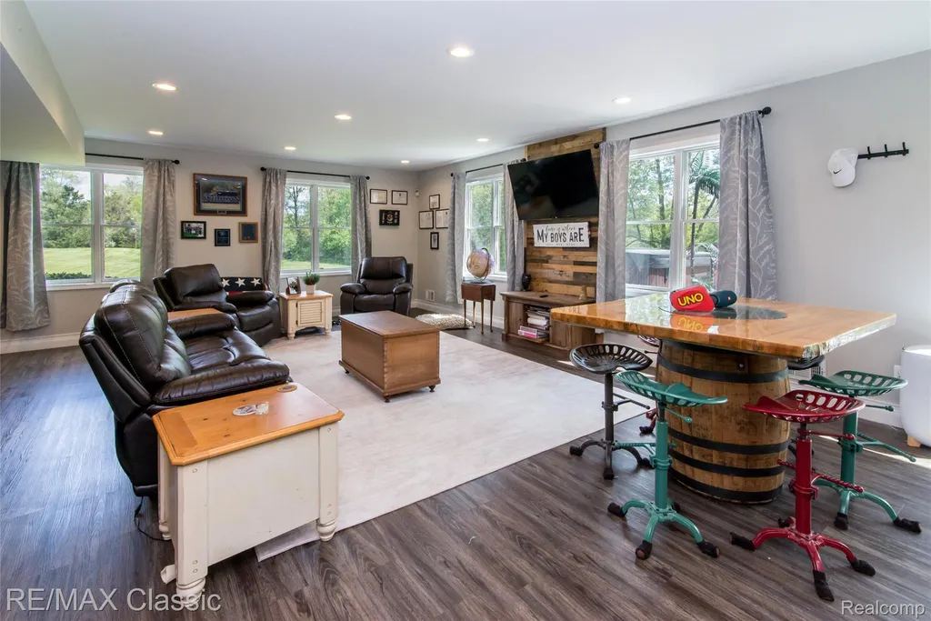 4144 Meadow Hills Drive Hamburg Township MI 48169