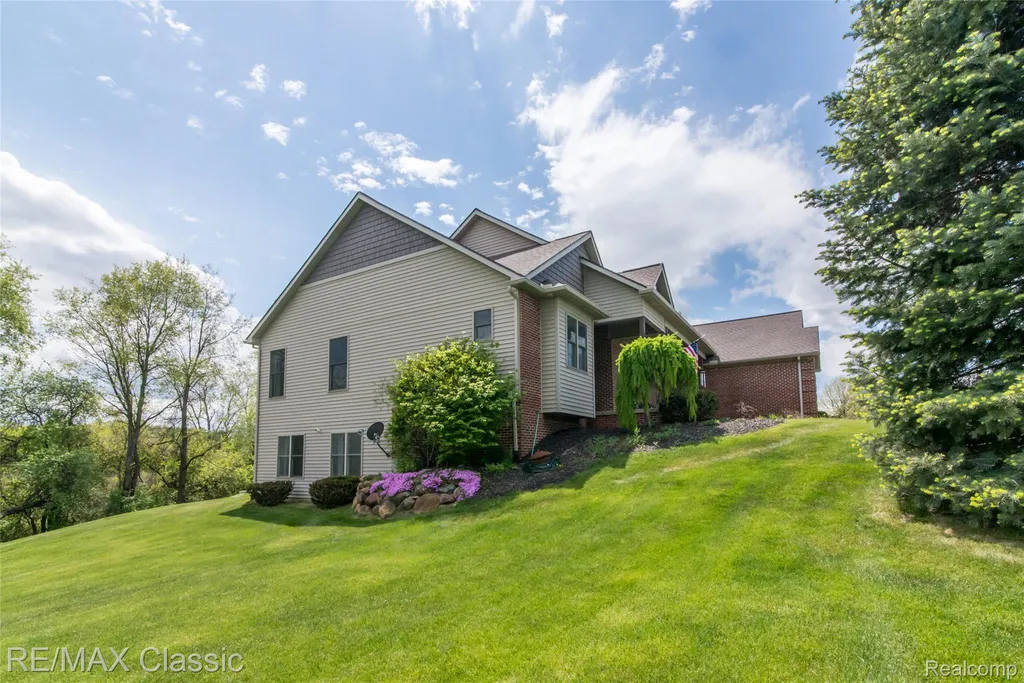 4144 Meadow Hills Drive Hamburg Township MI 48169