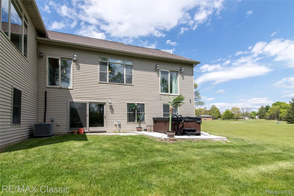 4144 Meadow Hills Drive Hamburg Township MI 48169