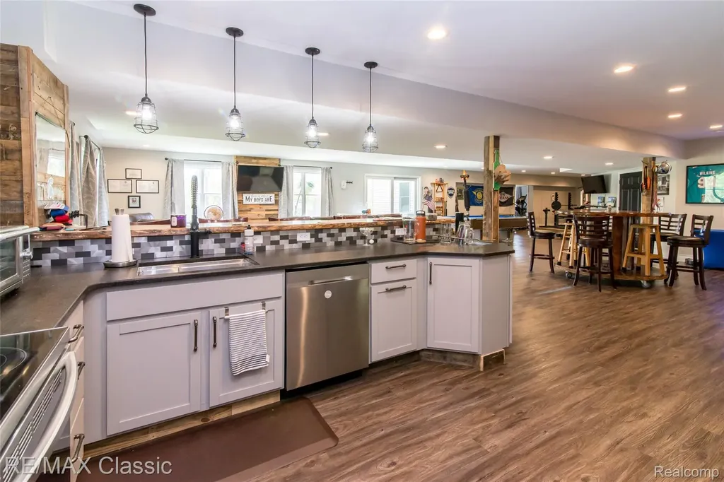 4144 Meadow Hills Drive Hamburg Township MI 48169
