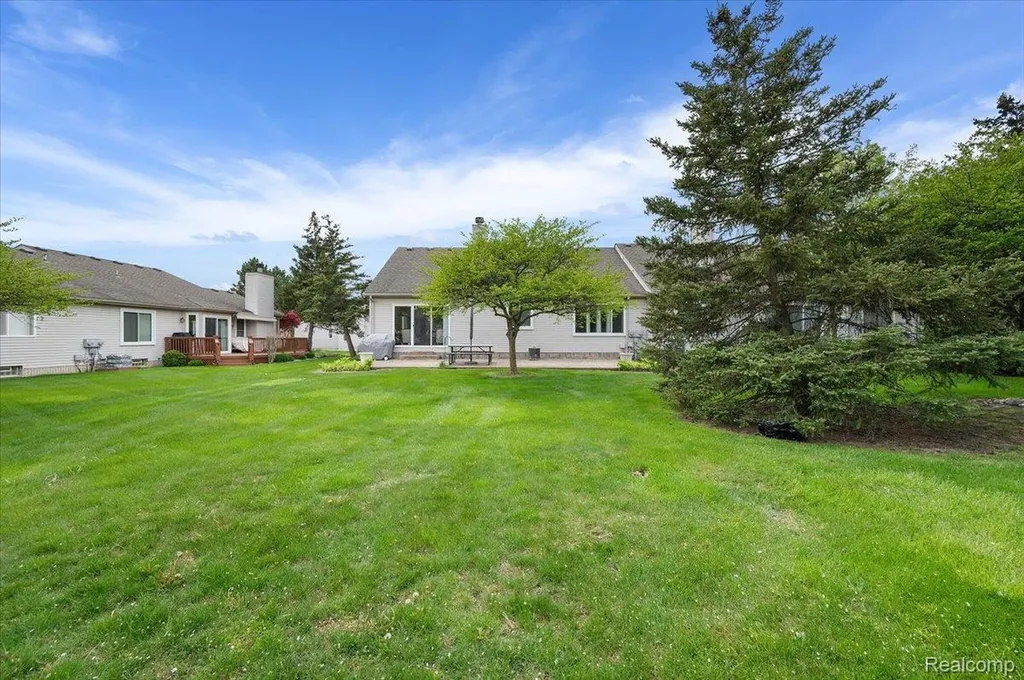 41034 Greenspire Drive Clinton Charter Township MI 48038