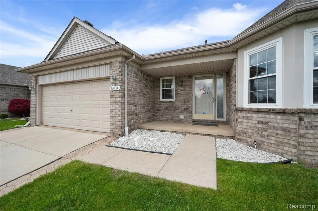 41034 Greenspire Drive Clinton Charter Township MI 48038