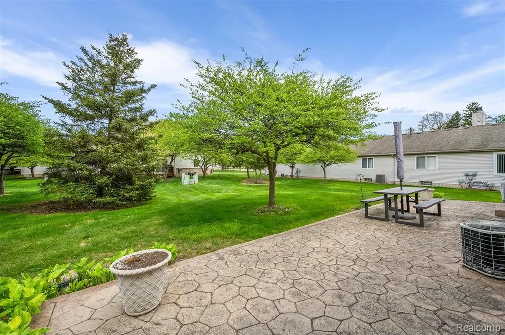 41034 Greenspire Drive Clinton Charter Township MI 48038
