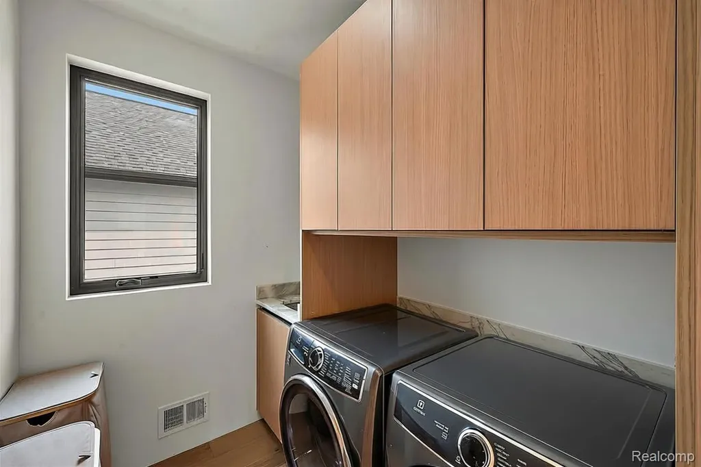 1307 Humphrey Avenue Birmingham City MI 48009