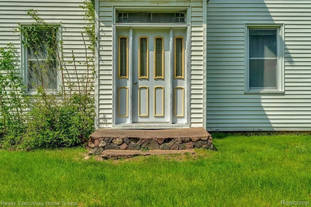 5390 Walker Road Clyde Township MI 48049