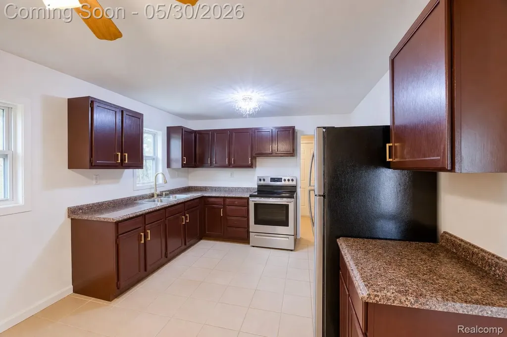23075 Vance Avenue Hazel Park City MI 48030