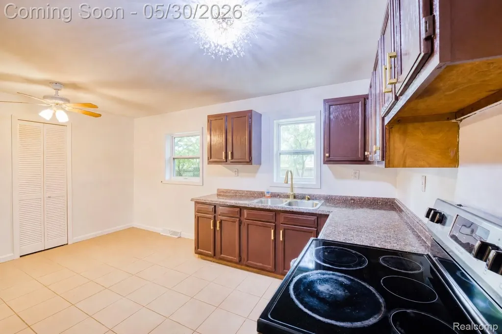 23075 Vance Avenue Hazel Park City MI 48030