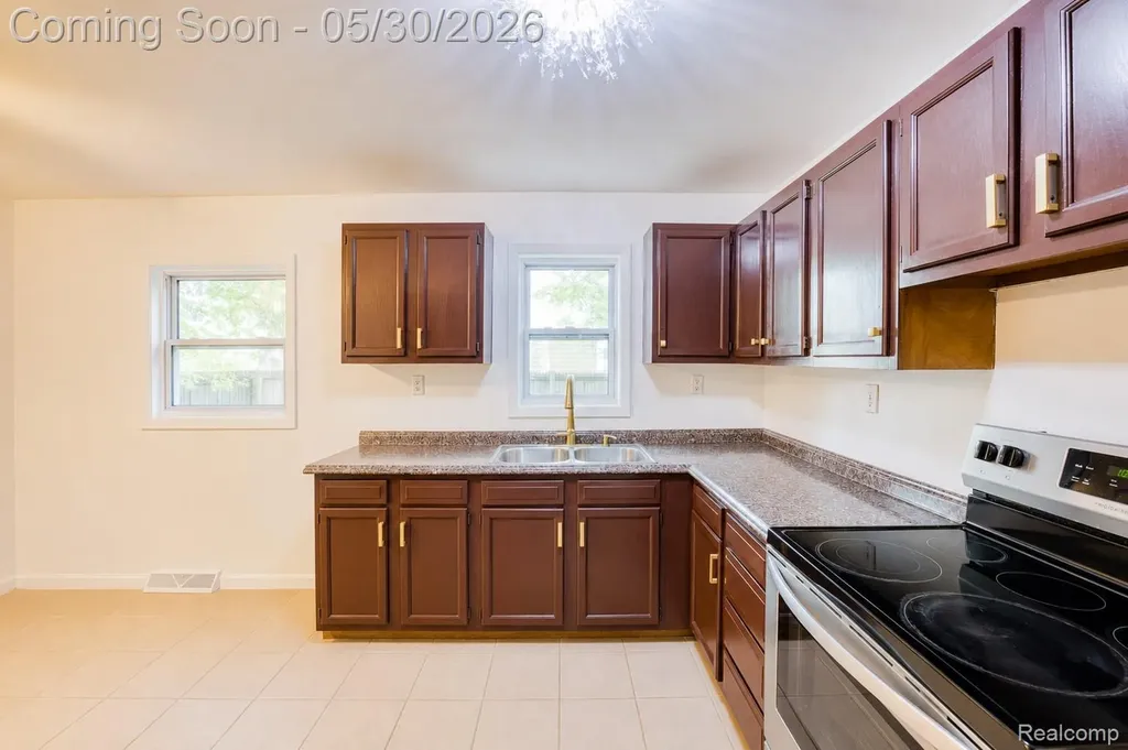 23075 Vance Avenue Hazel Park City MI 48030