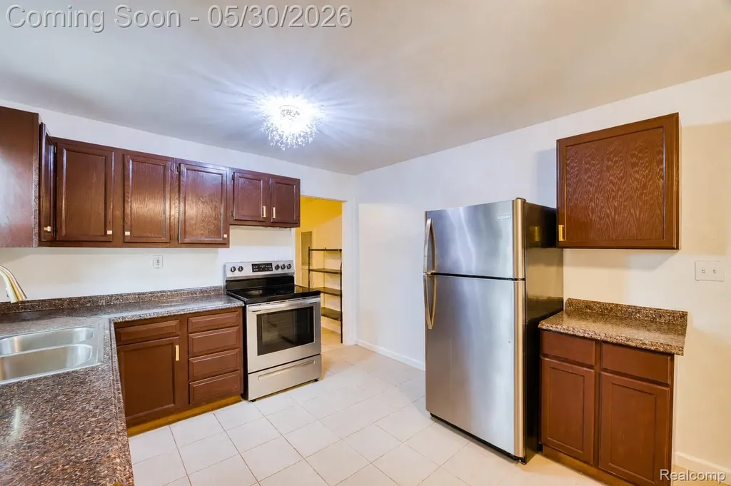 23075 Vance Avenue Hazel Park City MI 48030