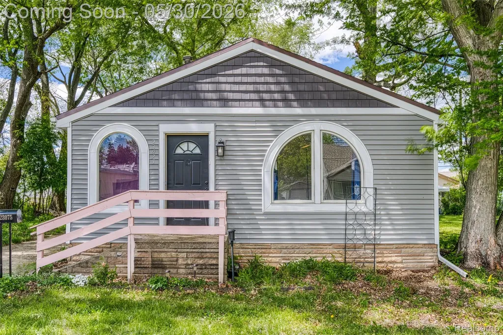 23075 Vance Avenue Hazel Park City MI 48030