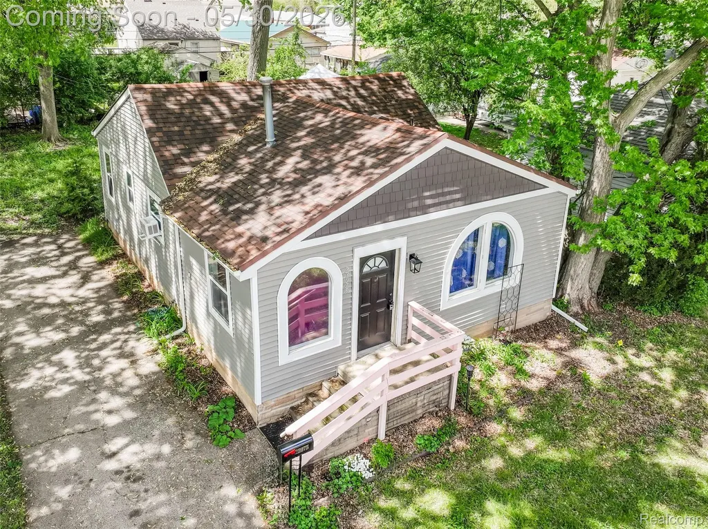 23075 Vance Avenue Hazel Park City MI 48030