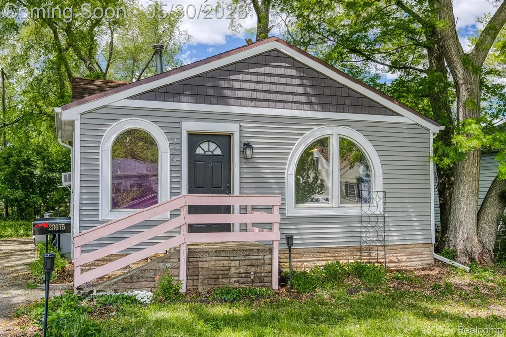 23075 Vance Avenue Hazel Park City MI 48030