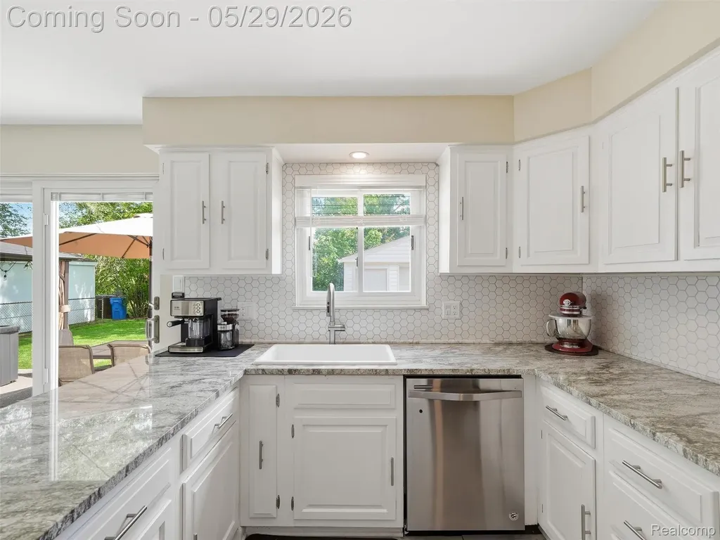 30728 Whittier Avenue Madison Heights City MI 48071