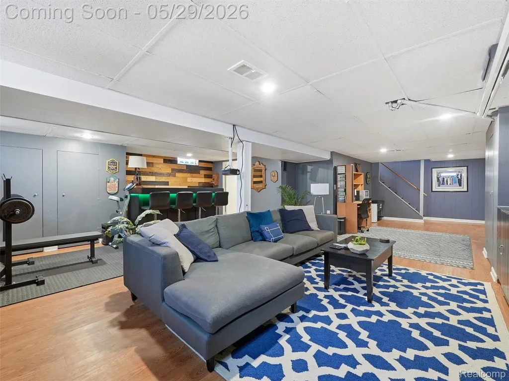 30728 Whittier Avenue Madison Heights City MI 48071