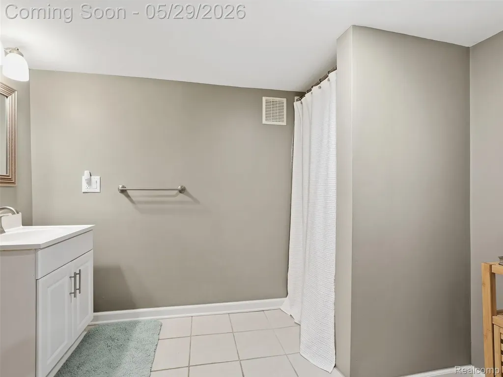 30728 Whittier Avenue Madison Heights City MI 48071