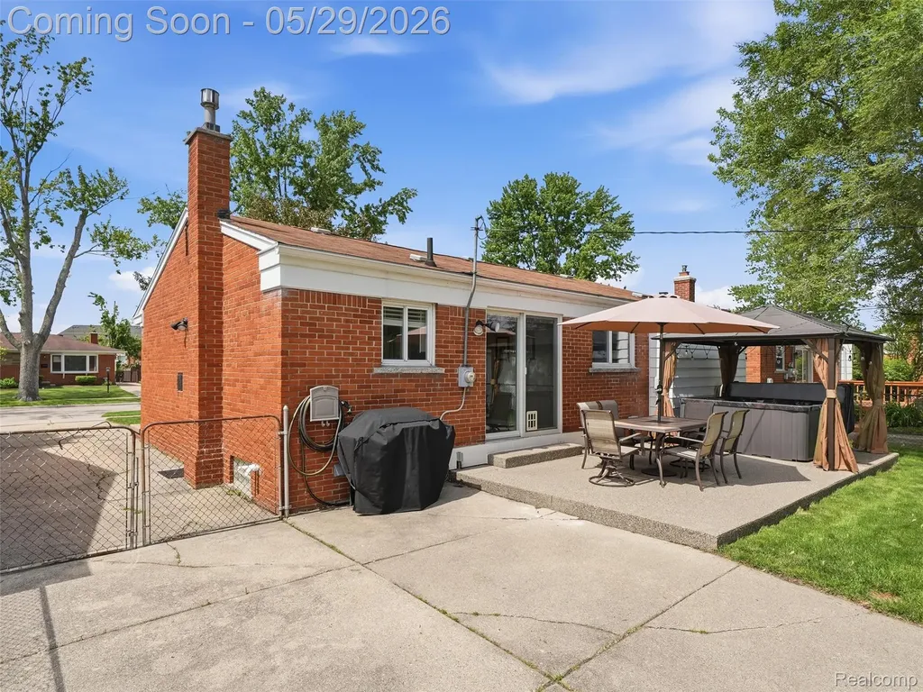 30728 Whittier Avenue Madison Heights City MI 48071